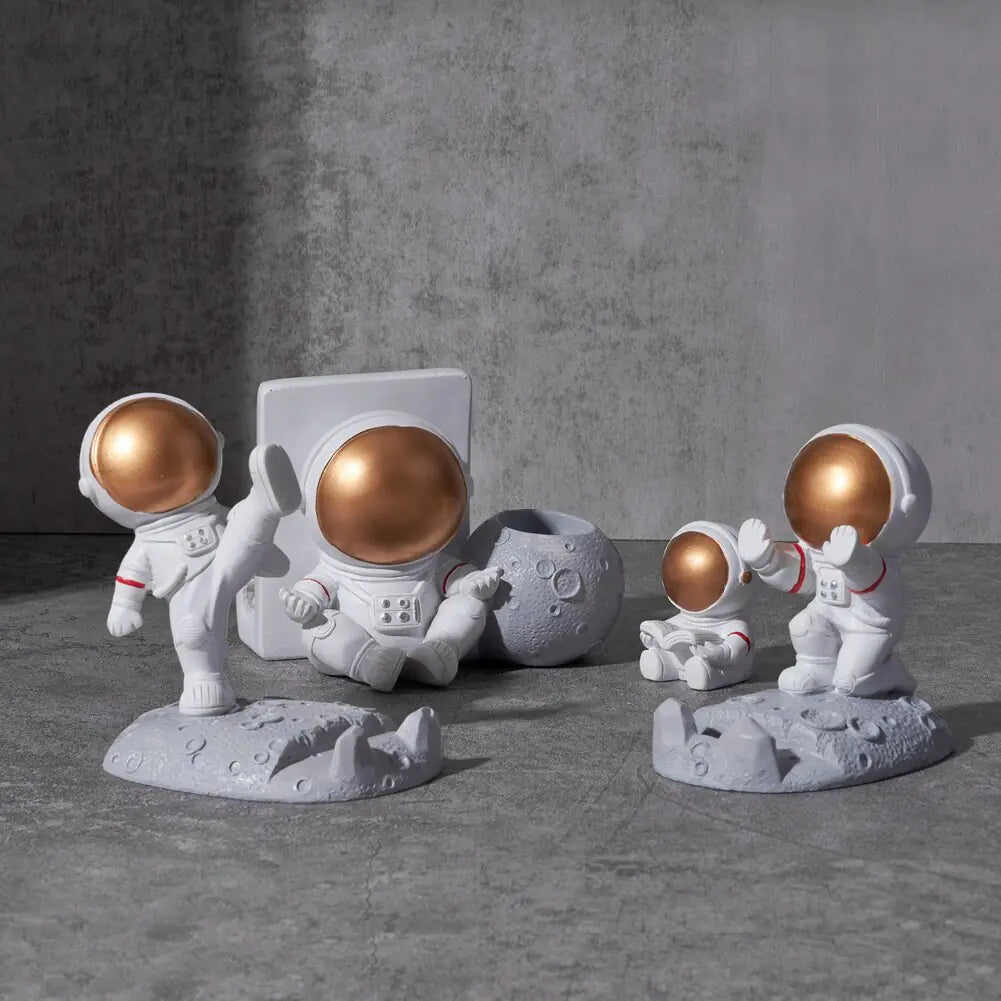 Astronaut Phone Holder - Tech Scape Hub